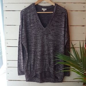 Aritzia Tops - Wilfred Free reposa long sleeve v-neck S Aritzia Tops - Wilfred Free reposa long sleeve v-neck S